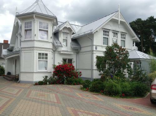 Hostal Naiza Guesthouse And Apartments