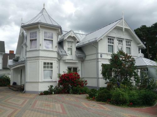 Hostal Naiza Guesthouse And Apartments