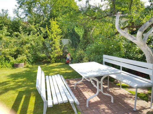 Hostal Naiza Guesthouse And Apartments