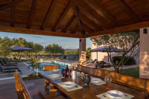 Villa Caper