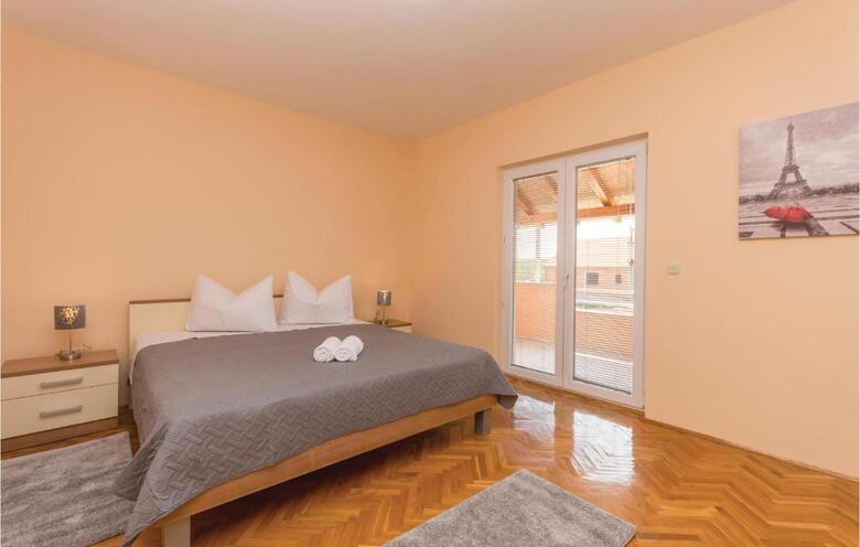 Five-bedroom Holiday Home In Biograd Na Moru
