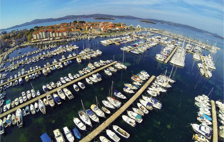 Five-bedroom Holiday Home In Biograd Na Moru