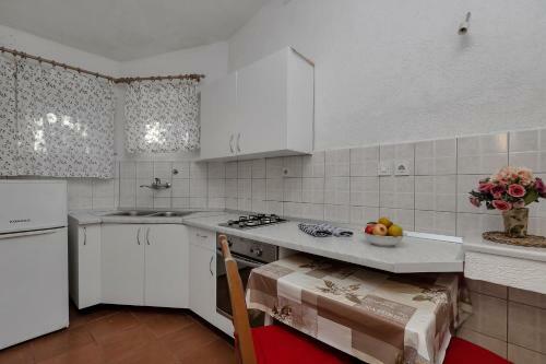 Apartments Milivoj