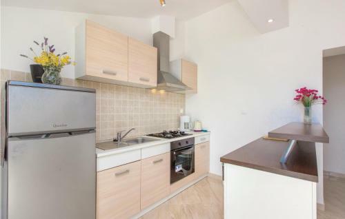 Four-bedroom Holiday Home In Miljevci