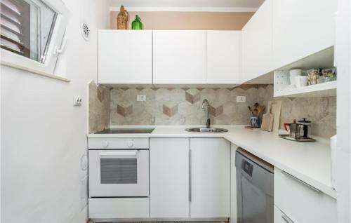 Nice Home In Cesarica W/ Wifi And 2 Bedrooms
