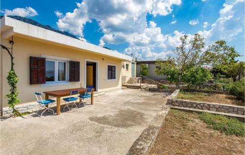 Nice Home In Cesarica W/ Wifi And 2 Bedrooms