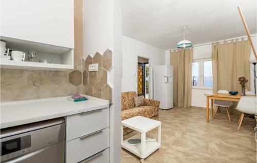 Nice Home In Cesarica W/ Wifi And 2 Bedrooms