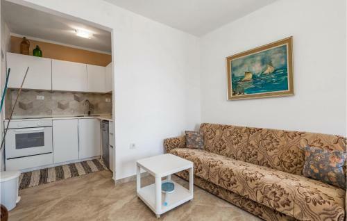 Nice Home In Cesarica W/ Wifi And 2 Bedrooms