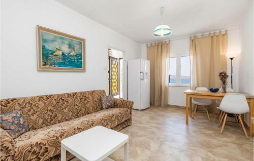Nice Home In Cesarica W/ Wifi And 2 Bedrooms