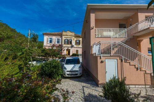 Anena Apartment