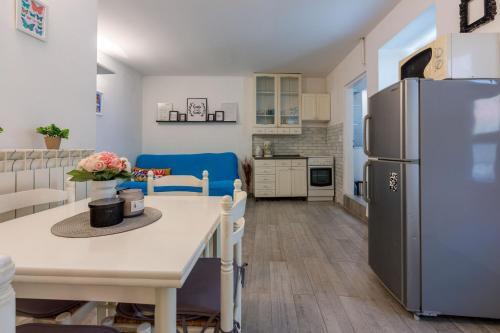 Apartments Kalla