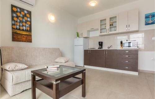 Beautiful Apartment In Brela W/ 1 Bedrooms