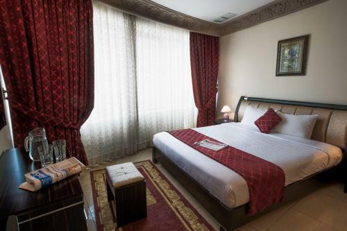 Apartamentos Sara Plaza
