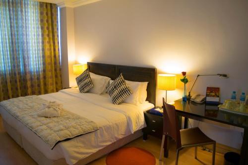 Corniche Suites Hotel