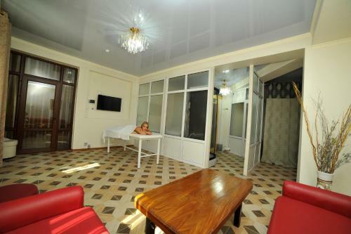 Rich Hotel