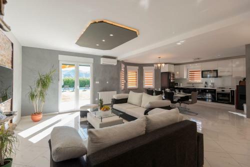 Villa Six Brothers A Luxury Villa In Imotski, Pool