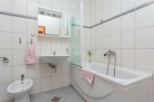 Hostal Burum Apartments