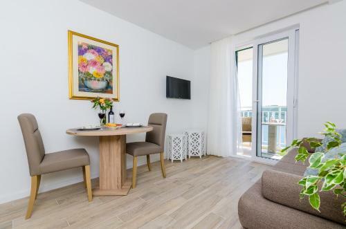 Apartments Lazarin