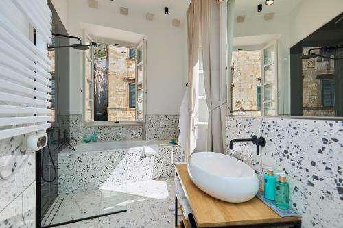 Bed & Breakfast Bota Palace