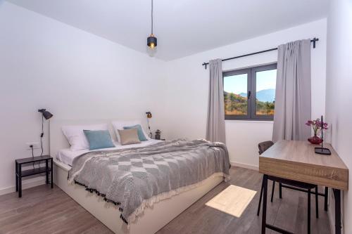 Duce Villa Sleeps 8 With Pool