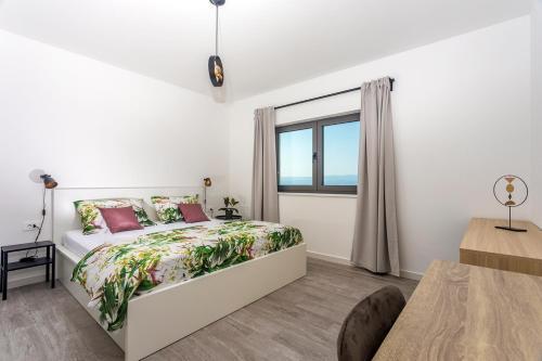 Duce Villa Sleeps 8 With Pool