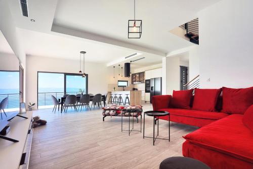Duce Villa Sleeps 8 With Pool