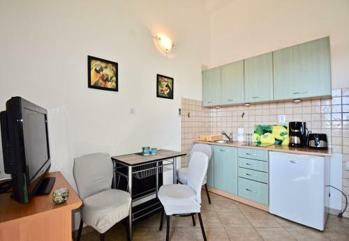 Hostal Sea View Apartments Near The Beach