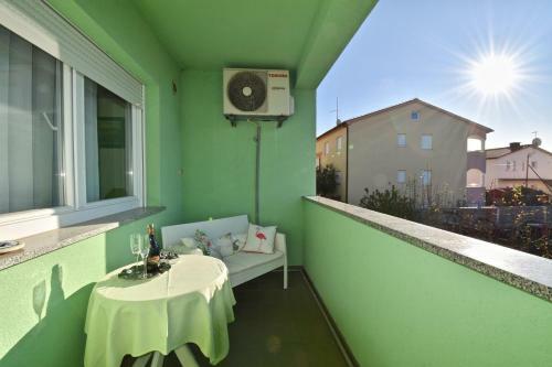 Hostal Sea View Apartments Near The Beach