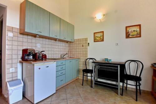 Hostal Sea View Apartments Near The Beach