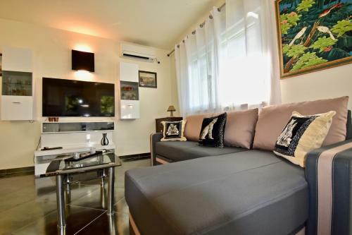 Hostal Sea View Apartments Near The Beach