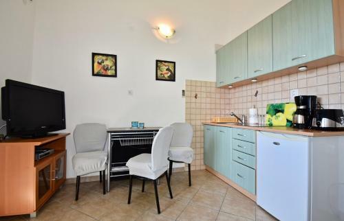 Hostal Sea View Apartments Near The Beach