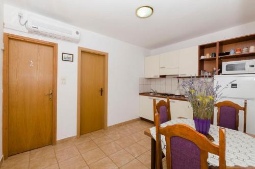 Apartments Dinko