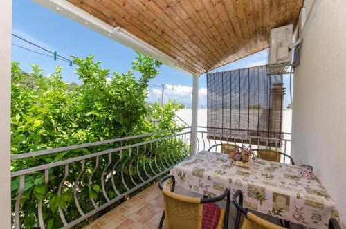 Apartments Dinko