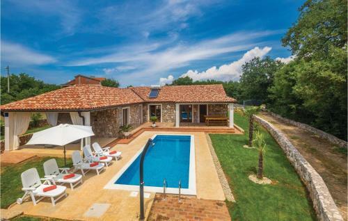 Three-bedroom Holiday Home In Gostinjac