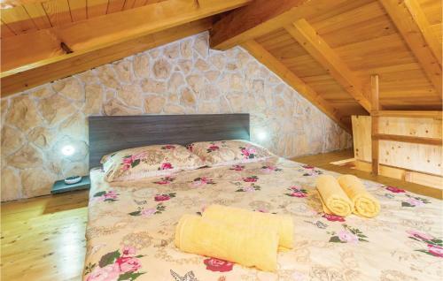 Three-bedroom Holiday Home In Gostinjac