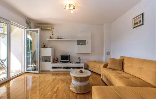 One-bedroom Apartment In Jadranovo