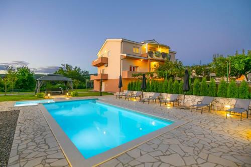 Prunus-luxurious Holiday Home With A Private Pool