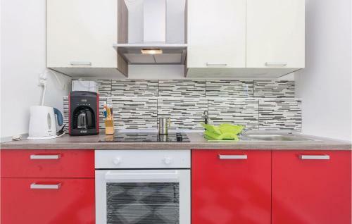 Four-bedroom Holiday Home In Jadranovo