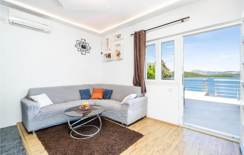 Two-bedroom Holiday Home In Janjina