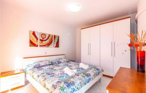 Awesome Home In Jadranovo W/ 5 Bedrooms
