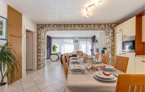 Awesome Home In Jadranovo W/ 5 Bedrooms