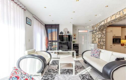 Awesome Home In Jadranovo W/ 5 Bedrooms