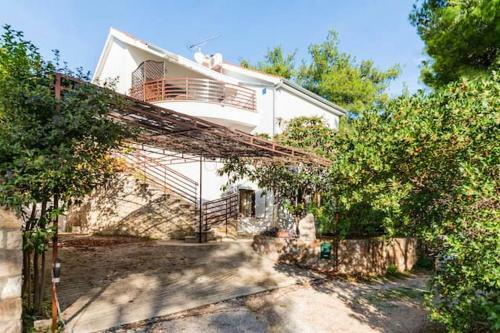 Apartment With 2 Bedrooms In Jelsa With Wifi