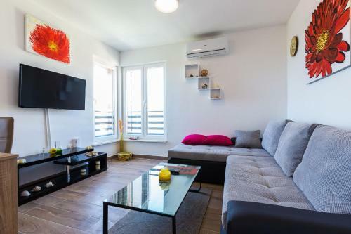 Jason Apartments