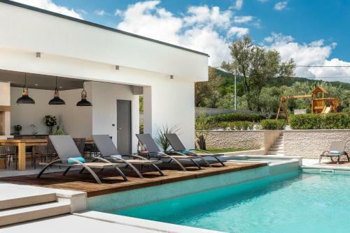 Luxurious Villa Laurea