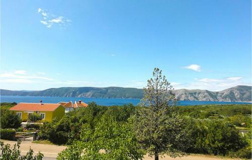 Four-bedroom Holiday Home In Linardici