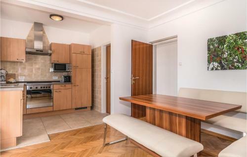 Four-bedroom Holiday Home In Linardici