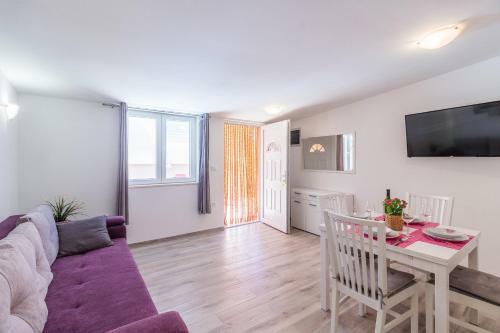 Apartments Ivica 1706
