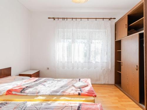 Decent Apartment In Li?njan With Balcony
