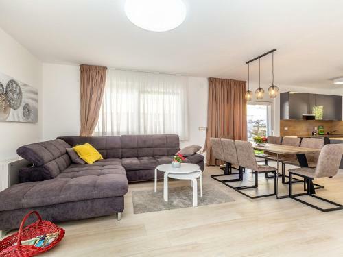 Scenic Villa In Linardi?i With Private Swimming Pool